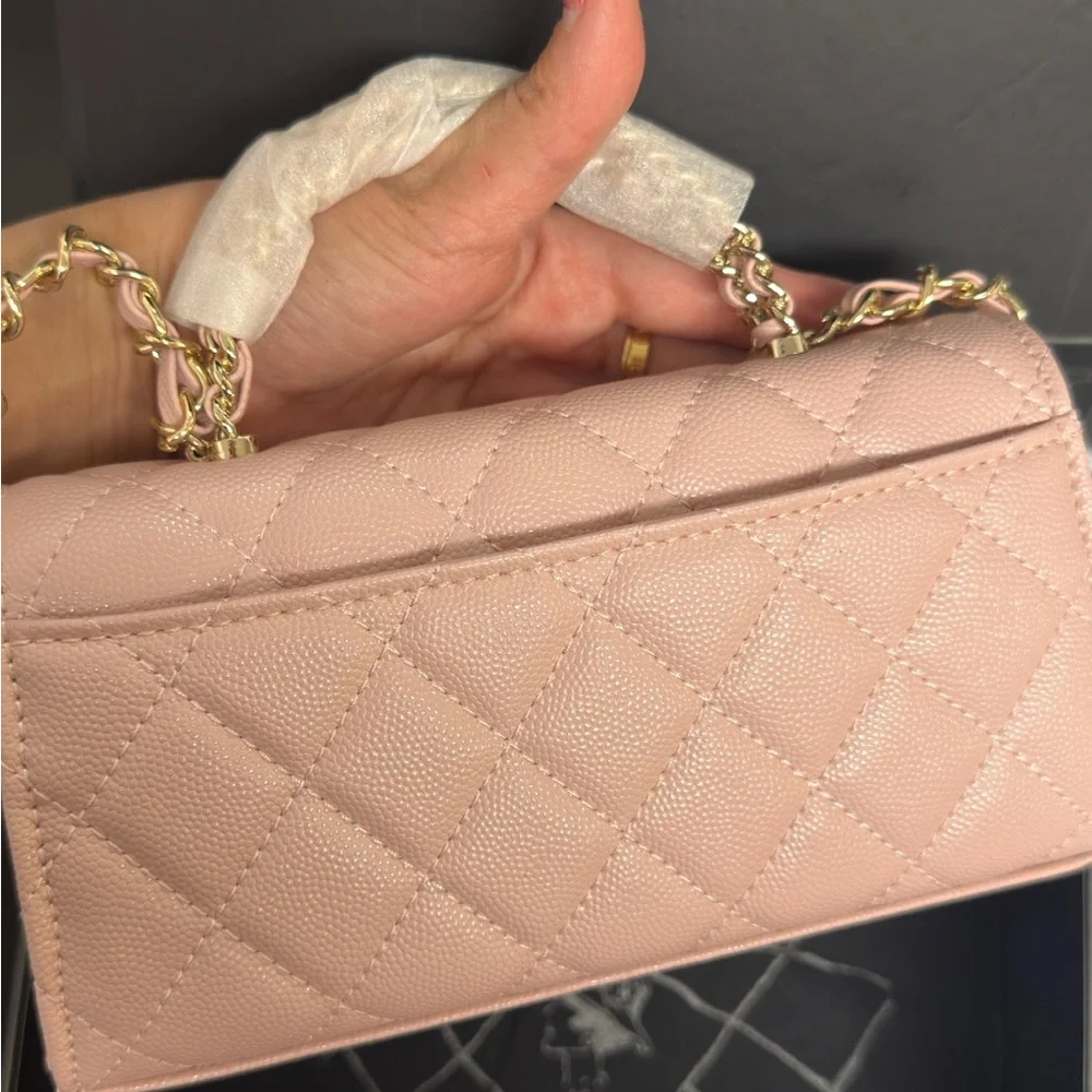 Chanel makeup bag Pink with gold hardware - Picture 3 of 5